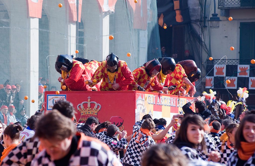 ivrea karneval orangenschlacht